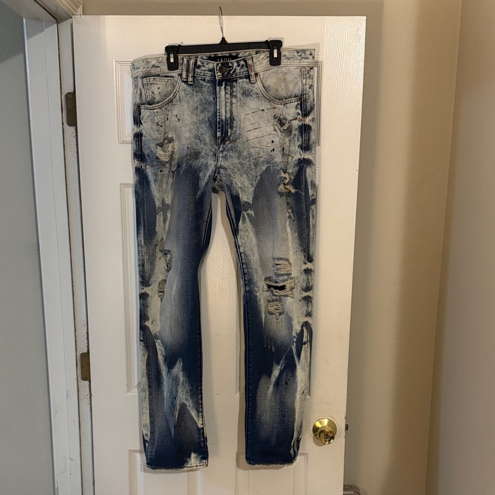 Akoo Men's Faded Blue Distressed Jeans